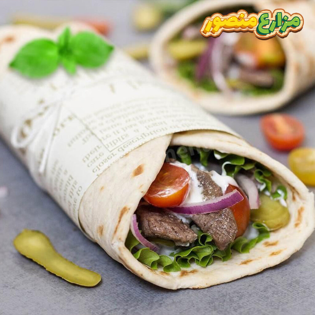 شاورما لحمة أصبحت الآن من الأكلات العالمية التي يعشقها الصغير والكبير، لذلك نظرًا للظروف الاقتصادية نقدم لكِ طريقة عمل شاورما اللحمة مثل المطاعم؛ لكي تستمتعي مع أفراد أسرتك بطعمها اللذيذ دون القلق من دفع الكثير من الأموال، بالإضافة إلى ضمان نظافة اللحم والمكونات المصنعة بها؛ فإذا كنت عائلتك من عشاق الشاورما فاتبعي معنا القراءة لتتعلمي أسهل الطرق لعمل الشاورما.