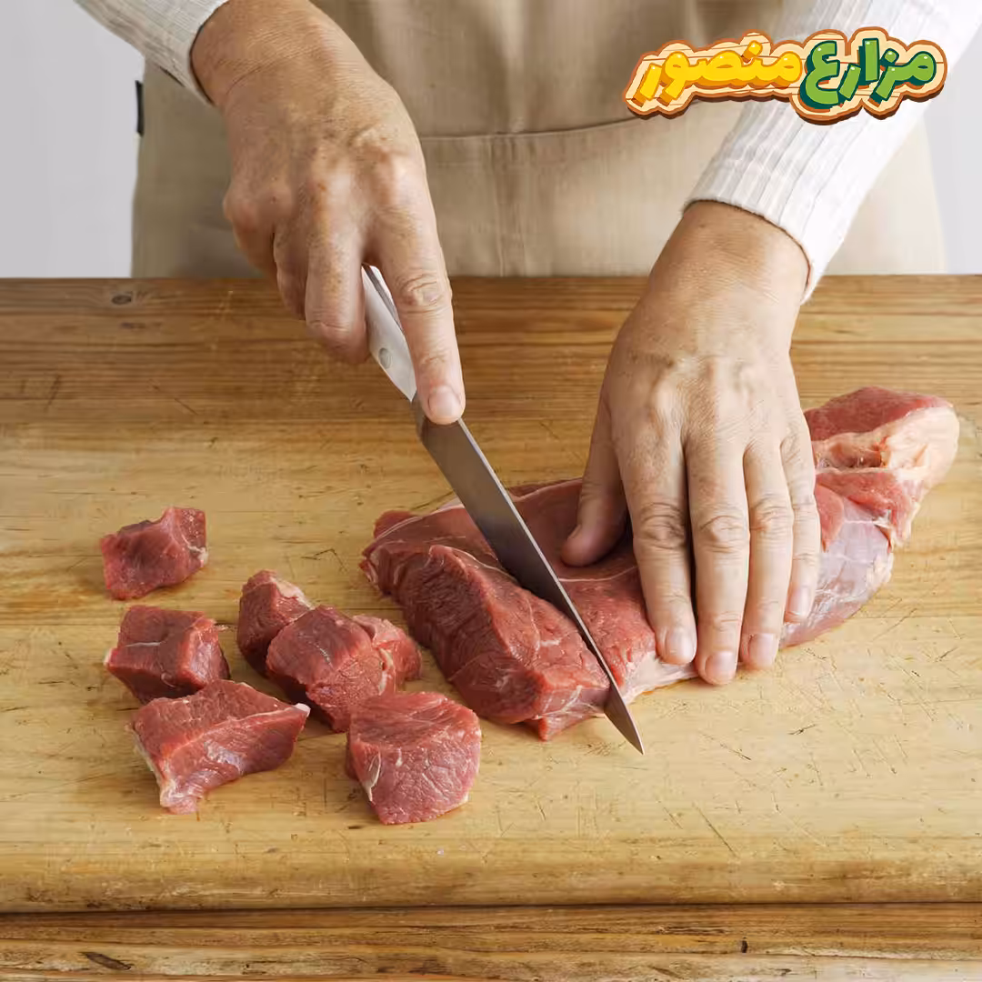 كيفية توزيع الذبيحة الصدقة ؟ وهل يجوز لأهل البيت الأكل من الصدقة ؟