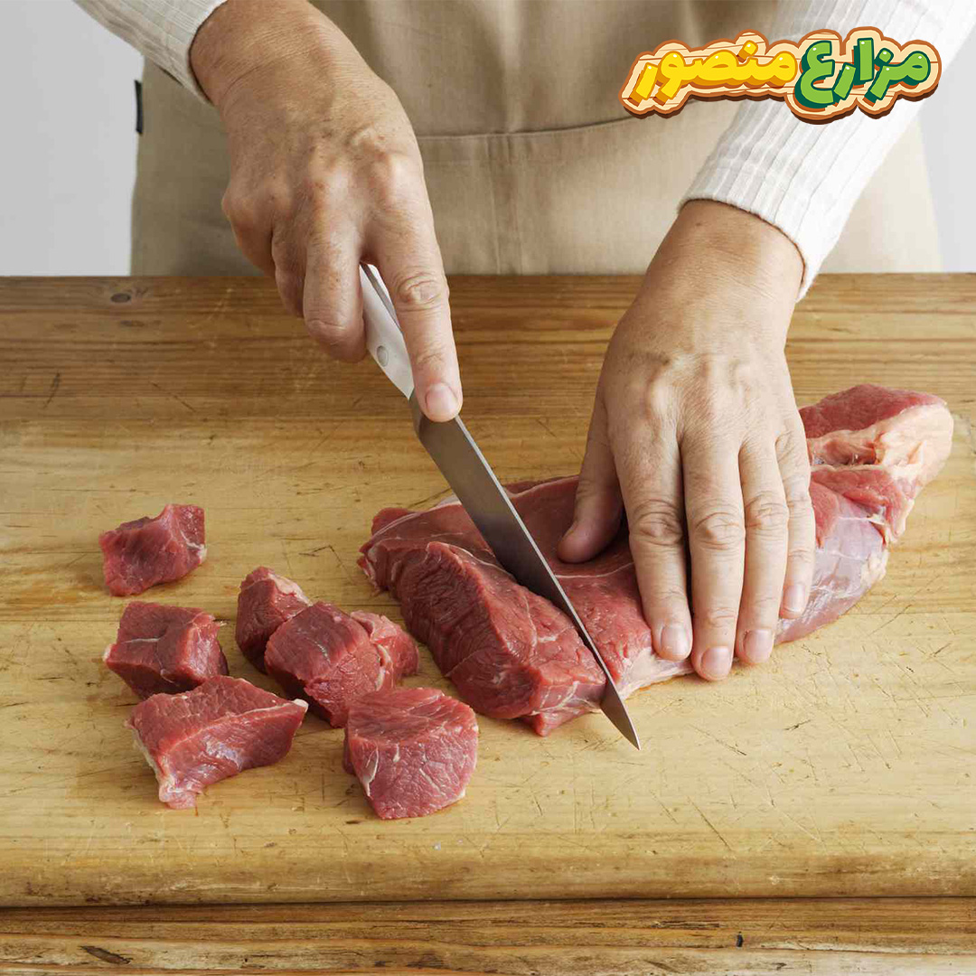 كيفية توزيع الذبيحة الصدقة ؟ وهل يجوز لأهل البيت الأكل من الصدقة ؟